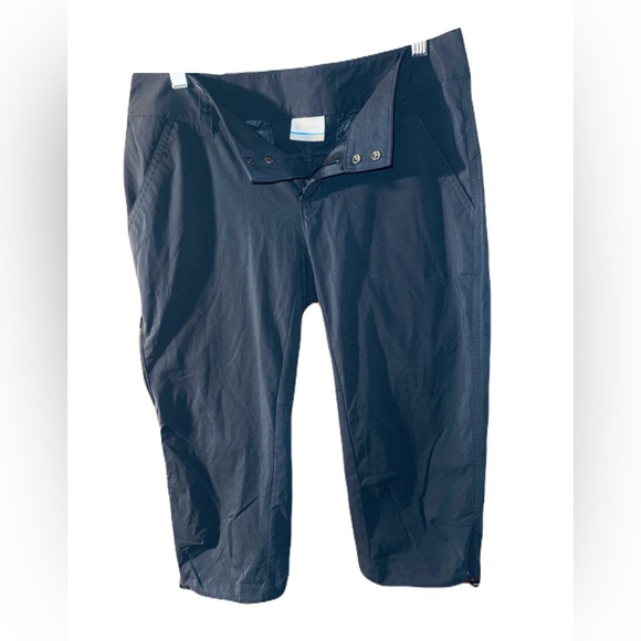 Columbia Women's Navy Capris - Picture 1 of 4